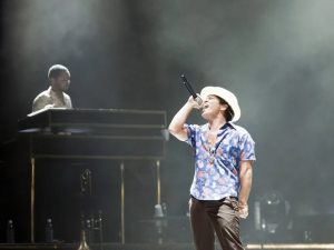 Imagen de archivo del cantante y compositor estadounidense Bruno Mars, durante un concierto.
