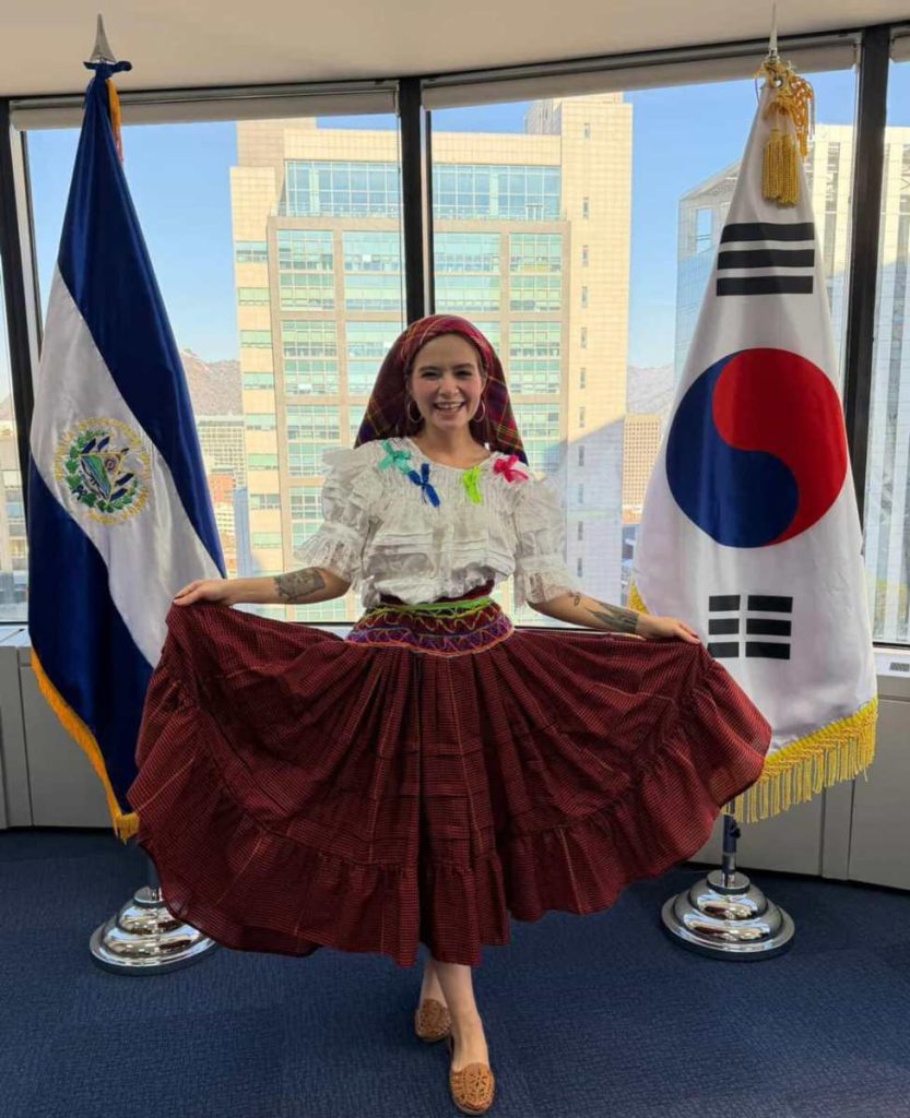La participación salvadoreña destacó el valor del Festival de las Flores y las Palmas de Panchimalco, reconocido por la UNESCO como Patrimonio Cultural Inmaterial de la Humanidad.