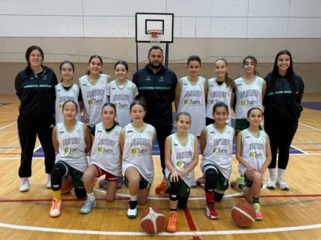 En la fila de abajo a izquierda Mariana y a la derecha la segunda, es Ariana. Foto Cortesía