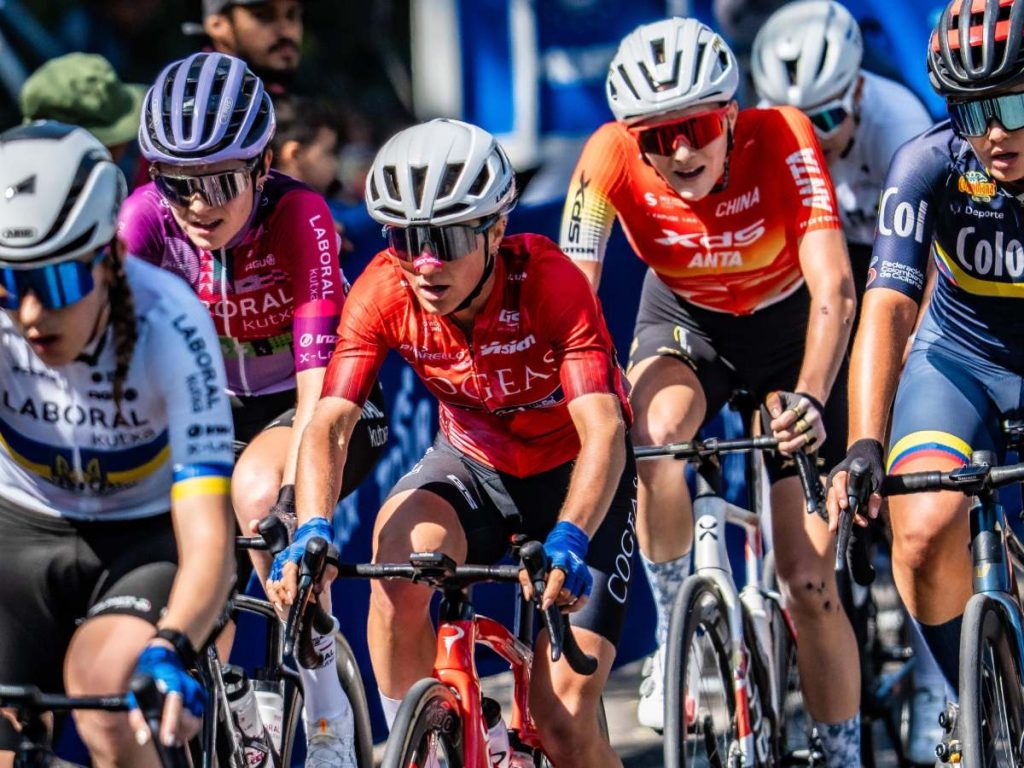 El pelotón en el Grand Prix de Santa Elena. Foto Cortesía Secretaría de la Presidencia