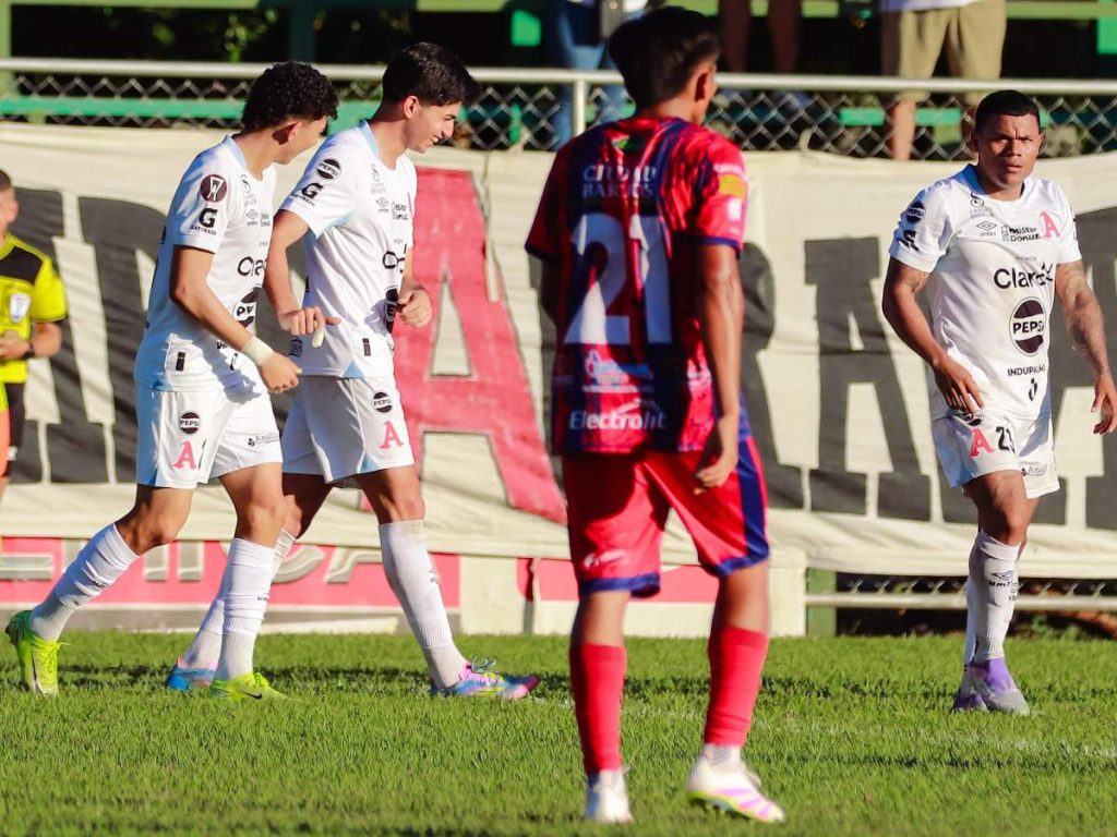 Alianza empató 1-1 con Cacahuatique con gol de Harol Osorio (centro). Foto Cortesía Alianza