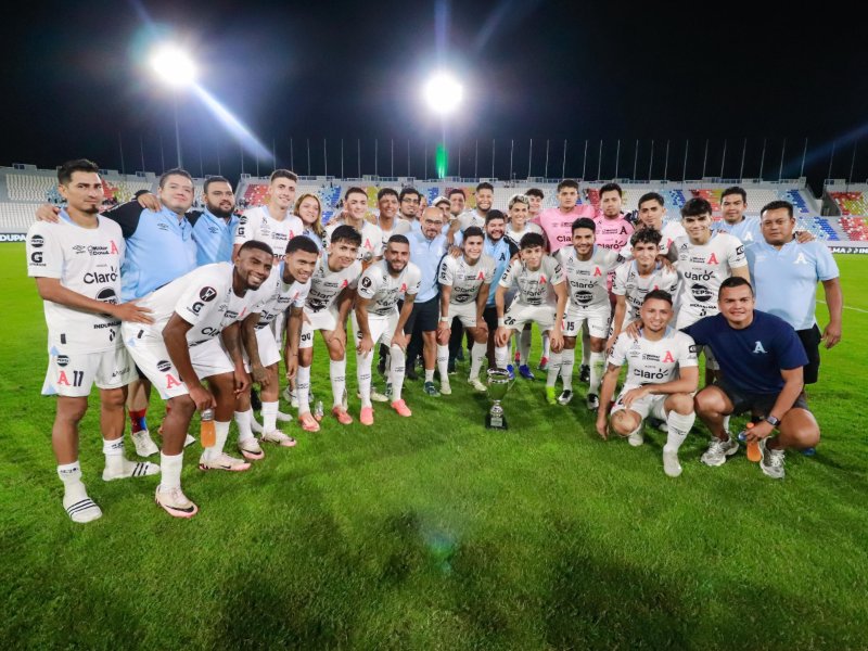 Alianza celebró el título de la Copa amistosa “Burra” Rivas tras imponerse 3-1 a Platense FC.