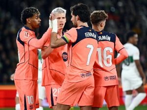 El Barcelona se impone 3-1 en Elche y se afianza en el liderato