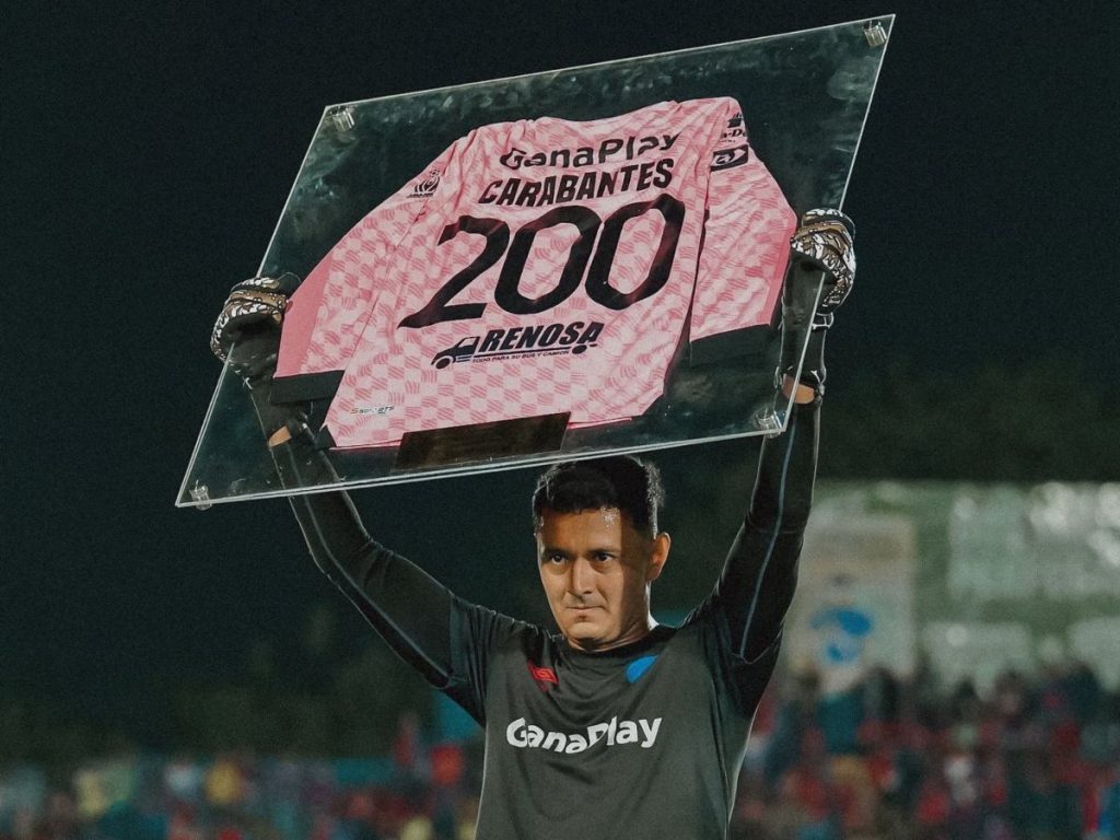 Kevin Carabantes celebró 200 partidos con FAS. Foto X FAS