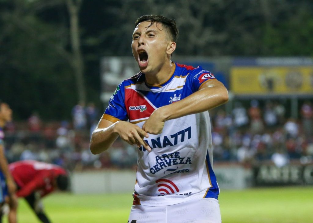 Herson Rodríguez celebra el gol del empate para Firpo contra el Zacatecoluca. Foto X Firpo