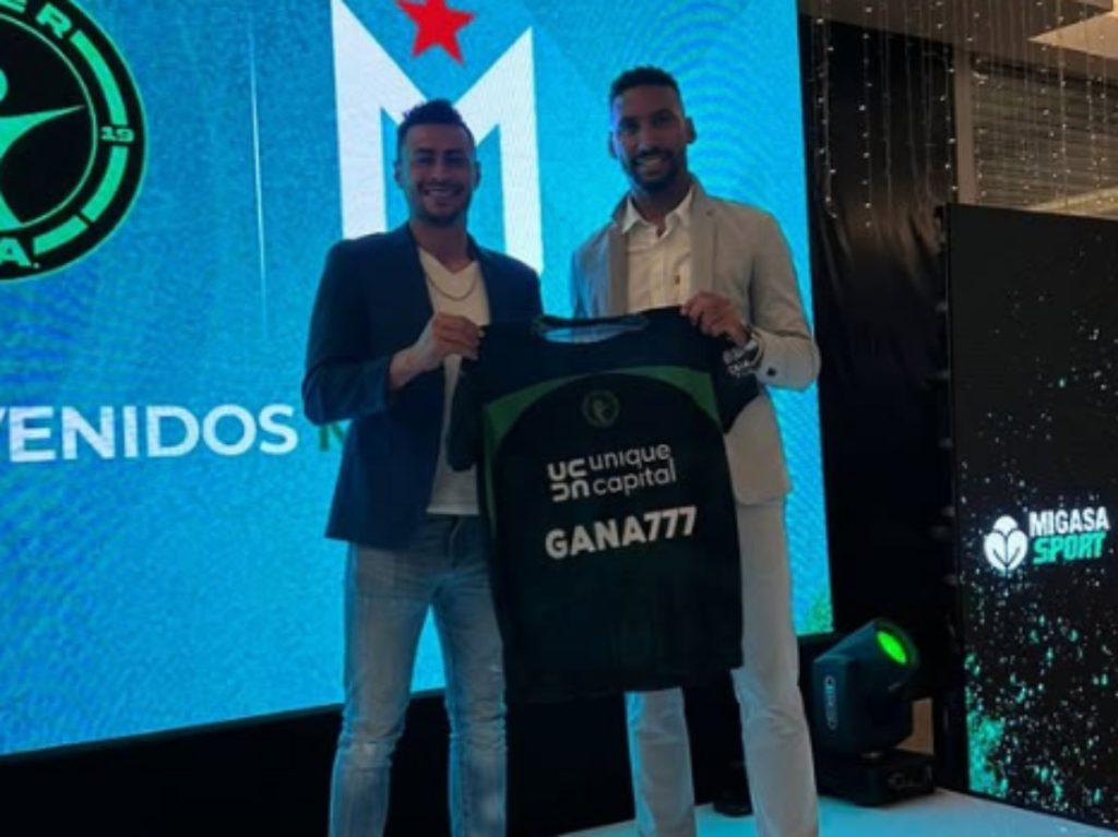 Darwin Cerén (izq.) junto a Marcel Hernández de MH Sports. Foto IG MH Sports