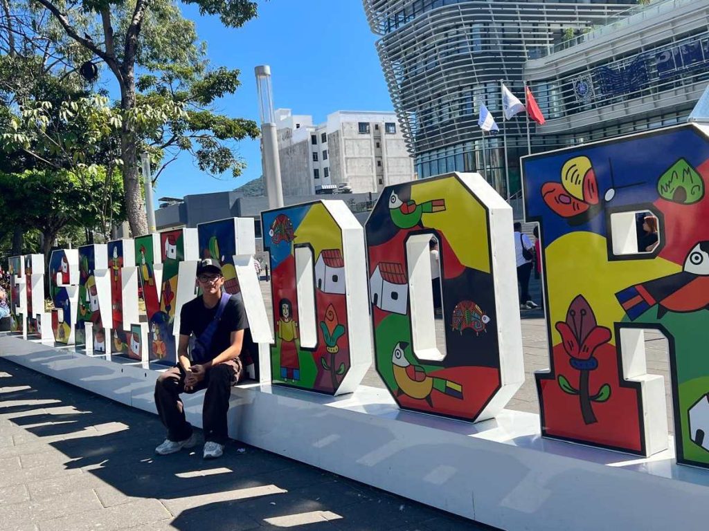 Joao Martínez visitando El Salvador. Foto Cortesía