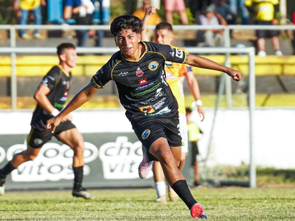 Jefferson celebra su gol con el Limeño. Foto FB Limeño