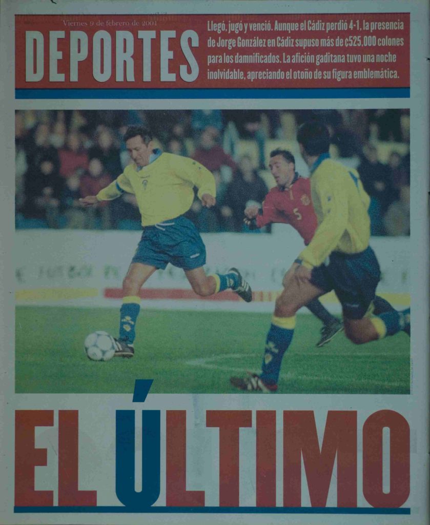 Portada de cuando Jorge "Mágico" González jugó partido benéfico para los afectados del terremoto del 13 de enero de 2001. Foto Archivo