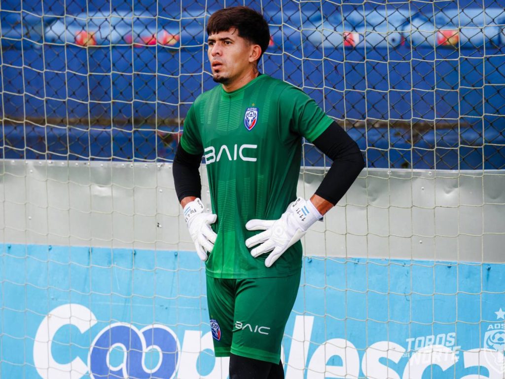 Mario González en entreno con el equipo de San Carlos de Costa Rica. Foto X San Carlos