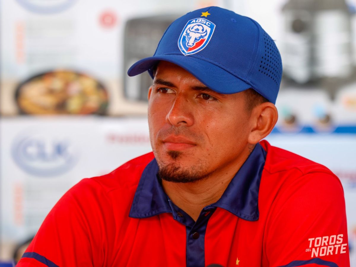 Mario González presentado como nuevo refuerzo del AD San Carlos. Foto X San Carlos