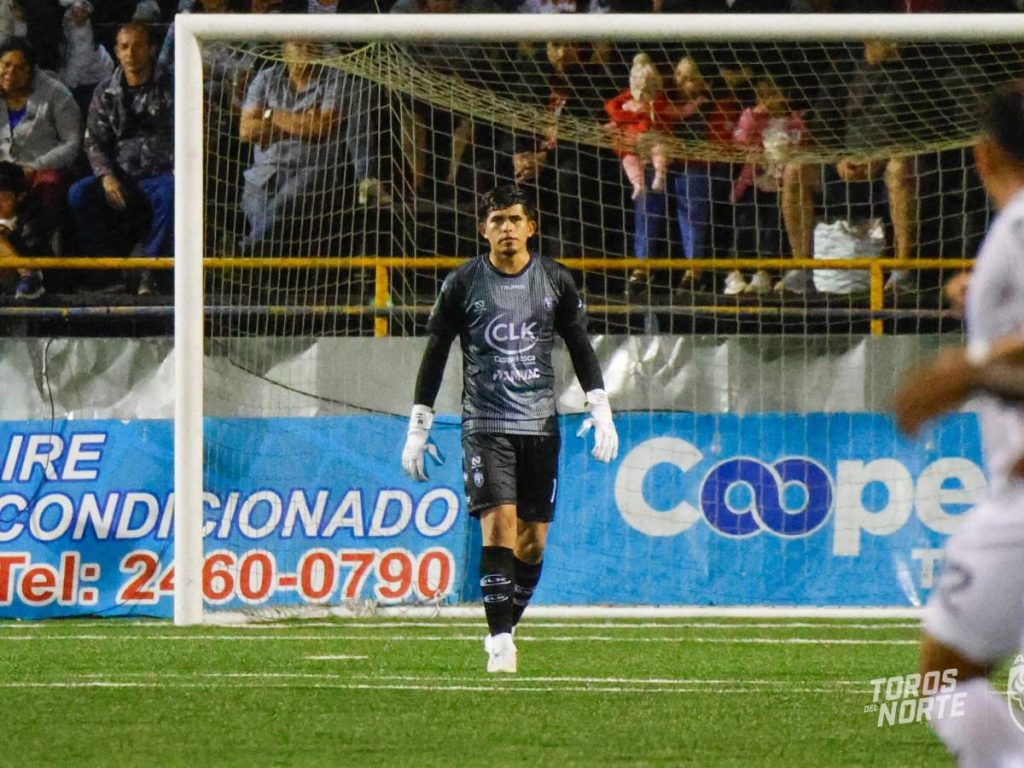 Mario González debutó con victoria en Costa Rica con el San Carlos. Foto X AD San Carlos