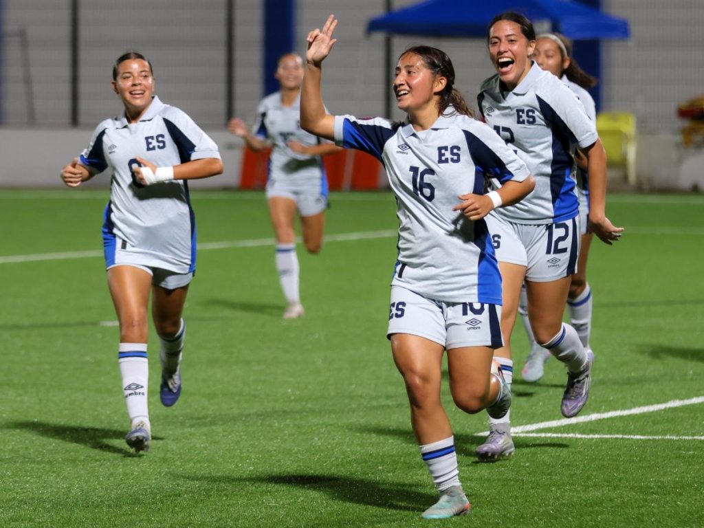 Kylie Guardado celebra el primer gol de la Selecta Femenina Sub-17 ante Curazao. Foto X Selecta