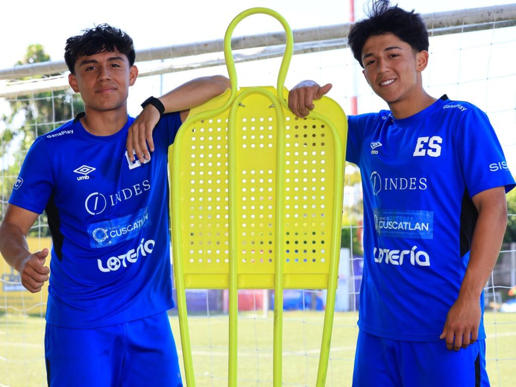 Gabriel Arnold, de El Ventura County FC, fundado como L.A. Galaxy II y Johann Ortiz, del Sporting Kansas City II. Foto X Selecta