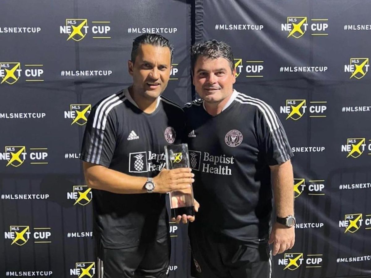 Víctor Pastora (izq.) nuevo técnico de la Sub-17. Foto Miami Rush Soccer