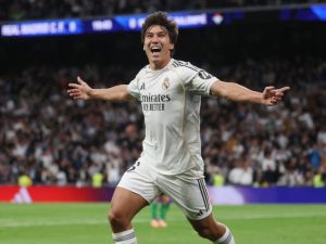 Gonzalo García, delantero del Real Madrid, festeja uno de sus goles marcados al Betis, en LaLiga española. / Foto AFP