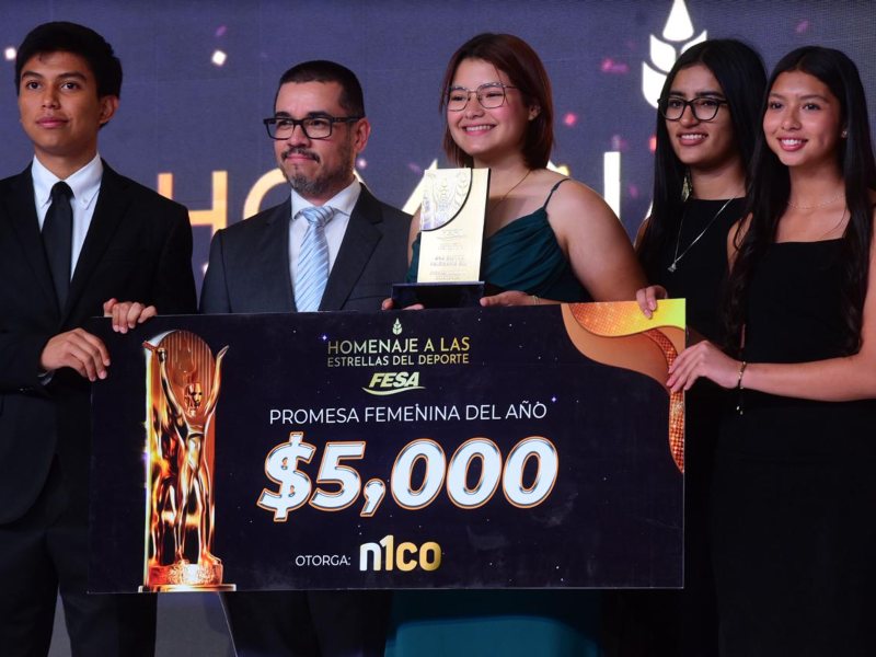 Ana Palomares fue reconocida como Promesa Femenina del Año por su destacado desempeño en tiro con arco.