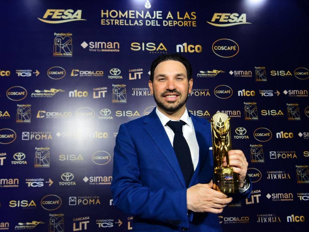 Herbert Tobar recibió un reconocimiento en la Espiga Dorada 2025 tras ganar medalla de oro en el Festival Internacional de Salto, destacando en la disciplina ecuestre.