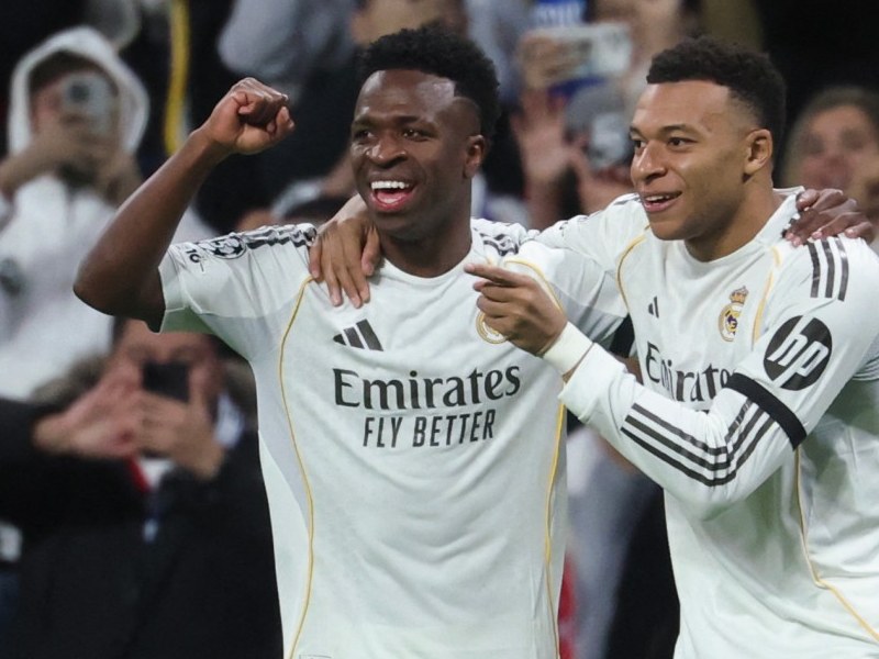 El brasileño Vinicius Jr. y el francés Kylian Mbappé disfrutan la victoria merengue en Champions. / Foto AFP
