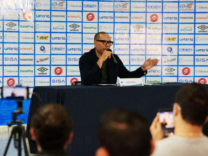 Yamil Bukele durante conferencia de prensa este 14 de enero de 2026, en su calidad de nuevo presidente de la Federación Salvadoreña de Fútbol (FESFUT), en el auditorio Héctor Palomo Sol, en el complejo de la FESFUT. / Foto cortesía FESFUT