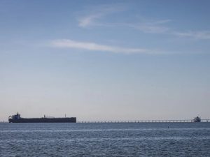 Fotografía de archivo donde se observa un buque carguero de combustibles en Venezuela.