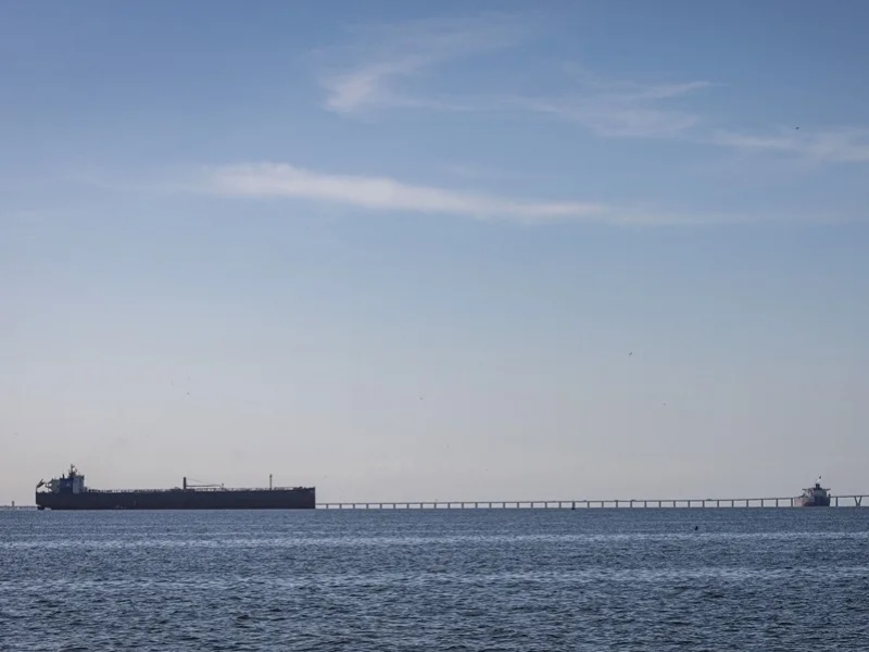 Fotografía de archivo donde se observa un buque carguero de combustibles en Venezuela.