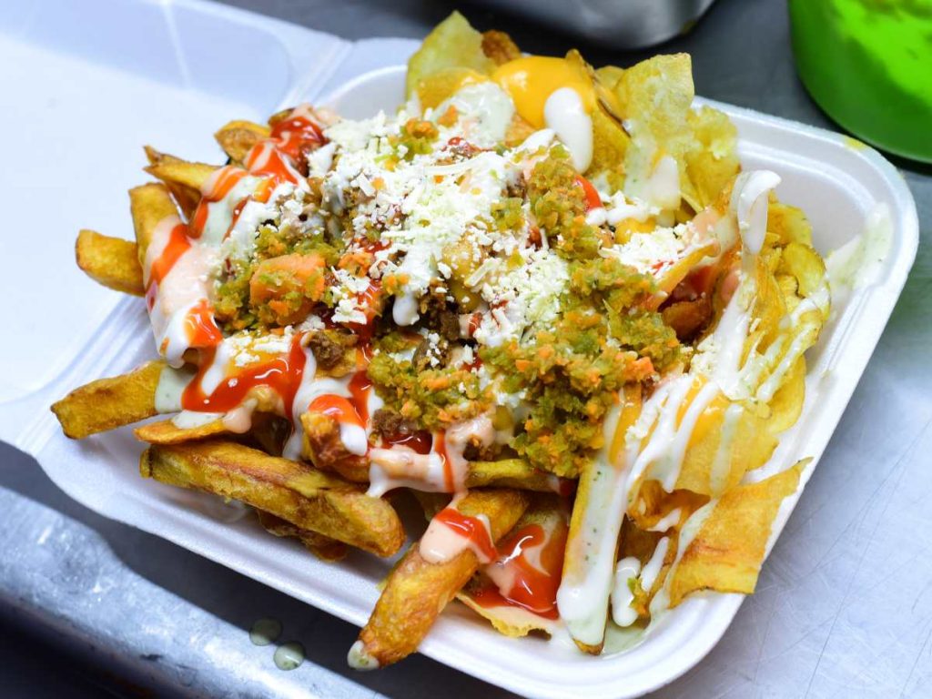 Porciones generosas y sabor casero distinguen a estas papas fritas que se sirven en Cafetalón y el Parque San Martín.