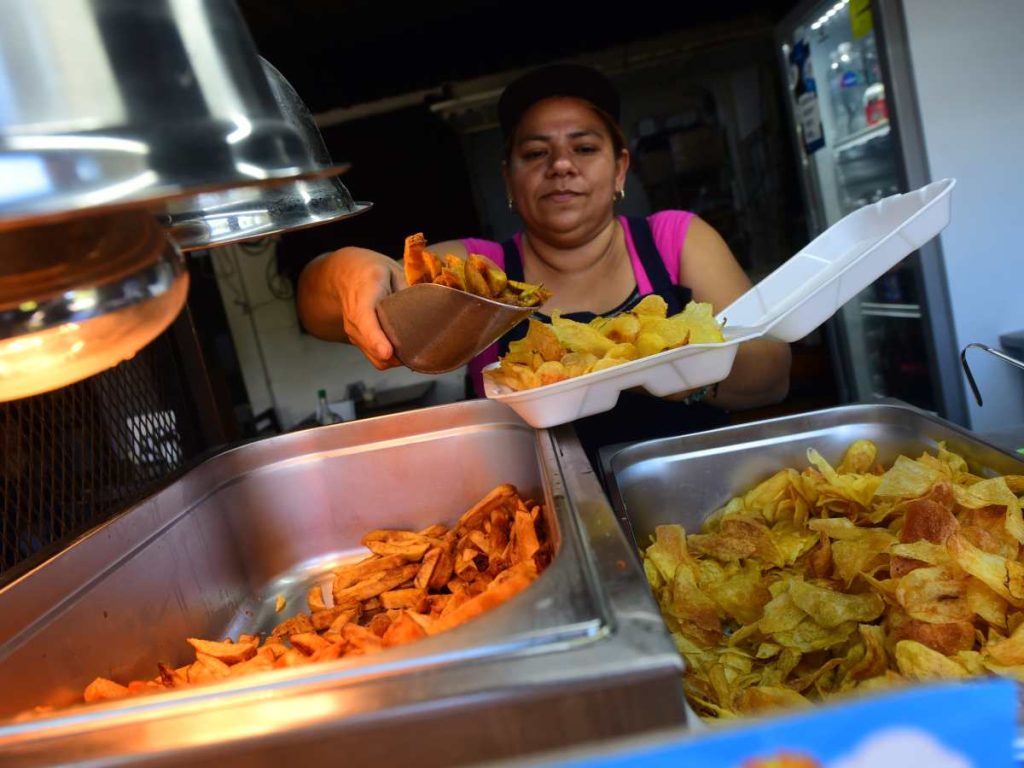 Ingredientes frescos y procesos cuidados son la base del éxito de este emprendimiento gastronómico.