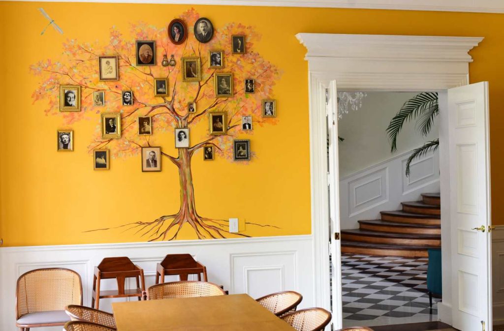 La remodelación de la Mansión Guirola tomó entre siete y ocho meses e incluyó trabajos de saneamiento estructural y restauración arquitectónica.