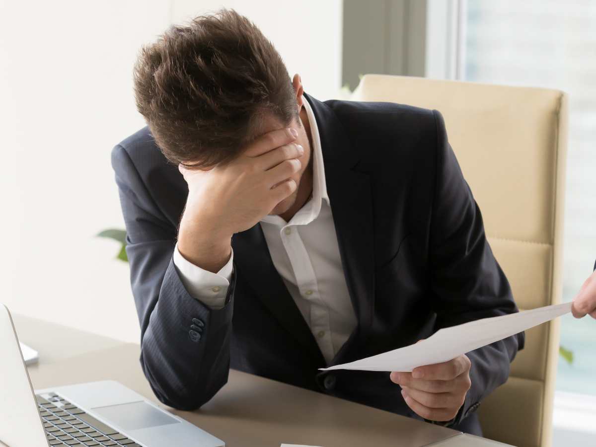 Un juez puede ordenar el embargo salarial cuando existe una deuda impaga y un proceso judicial en curso. Foto/Freepik