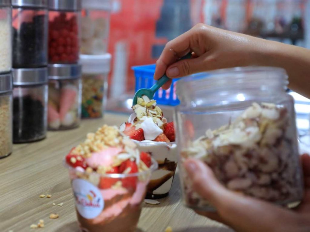 El local de Pinchos La Bahía en Puerto El Triunfo, punto de encuentro para clientes.