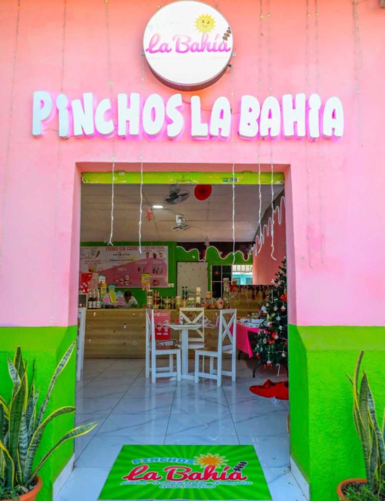 Pinchos La Bahía es uno de los emprendimientos que genera empleo local en Puerto El Triunfo.