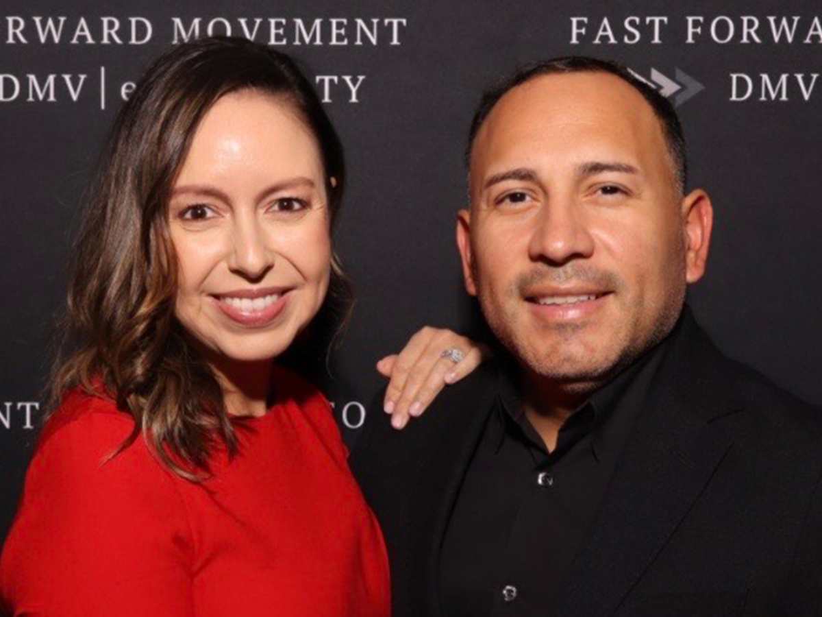 Orlando Ramírez y Silvia Henríquez, salvadoreños nacidos en Estados Unidos, impulsan este emprendimiento de entretenimiento infantil.