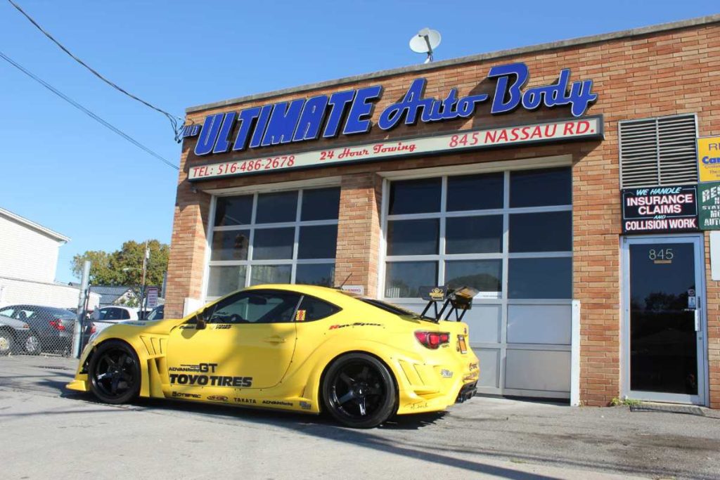 Cada proyecto de modificación puede tomar hasta un mes y medio de trabajo continuo, con intervenciones en motor, carrocería, interiores y pintura.