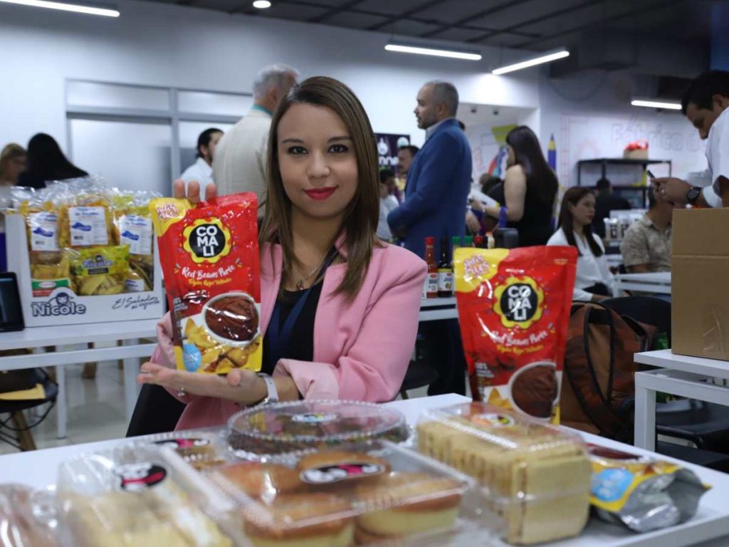 Productos alimenticios nostálgicos con valor agregado fueron exhibidos como parte de la estrategia de internacionalización de las micro y pequeñas empresas.