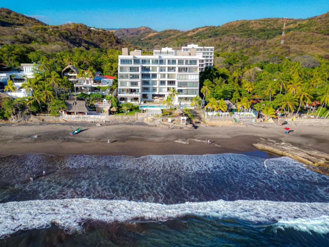 Inauguración de Barefoot Surf & Sand en playa El Zonte, un nuevo proyecto hotelero que amplía la oferta de alojamiento en la costa de La Libertad