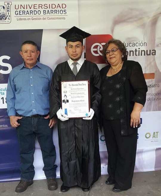 José Ernesto Vargas Chávez, graduado de Ingeniería Civil de la Universidad Gerardo Barrios (UGB). 