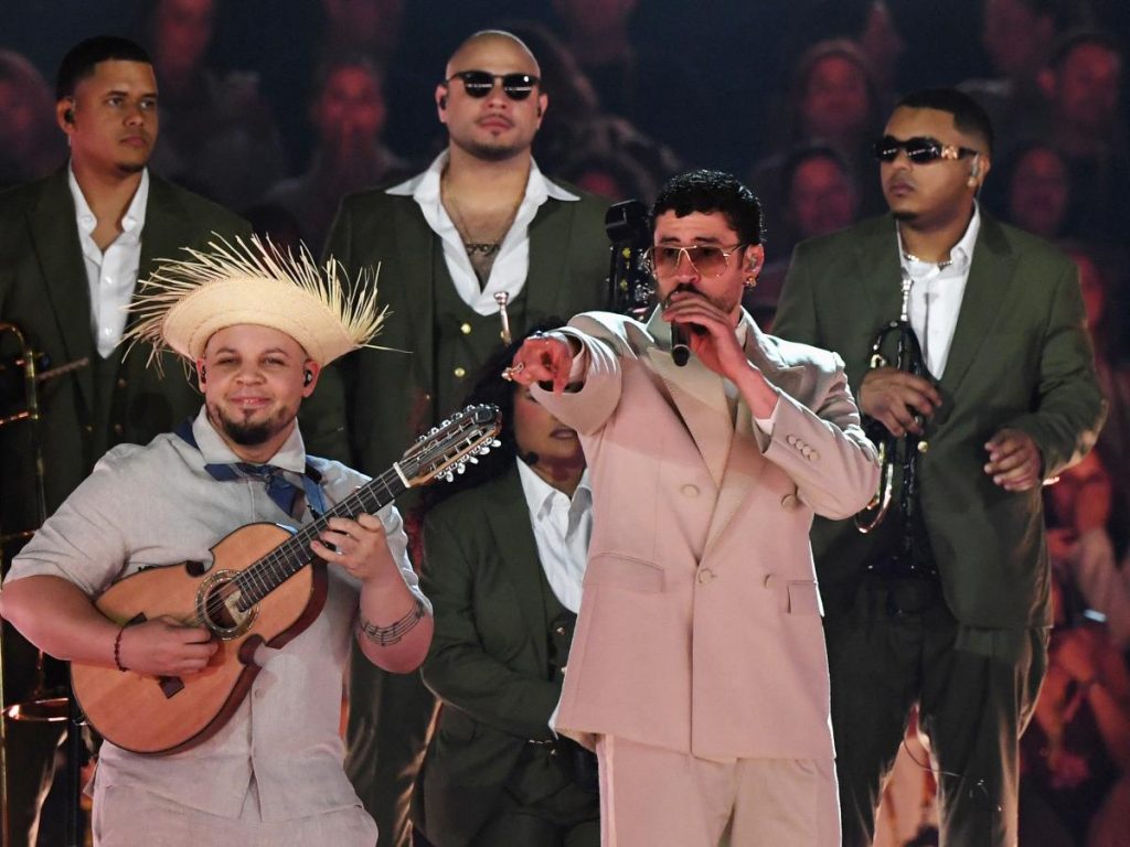 Bad Bunny listo para hacer historia en los Grammys y el Super Bowl