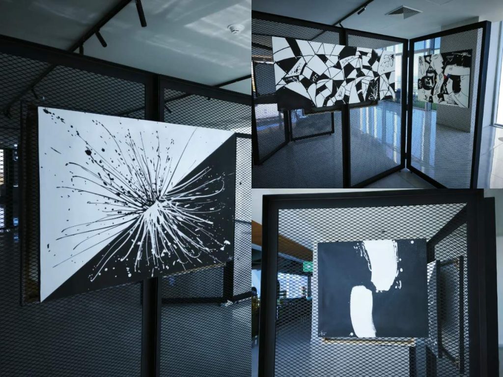 La exposición «Blanco y Negro» reúne obras en acrílico y óleo donde Alex Anzora explora el contraste como lenguaje visual. Fotografías/ Instagram Alex Anzora