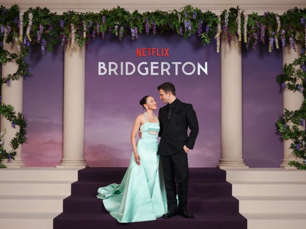 El elenco de “Bridgerton” desfiló en París durante la presentación oficial de la cuarta temporada de la exitosa serie de Netflix. Fotografía/ X @bridgerton