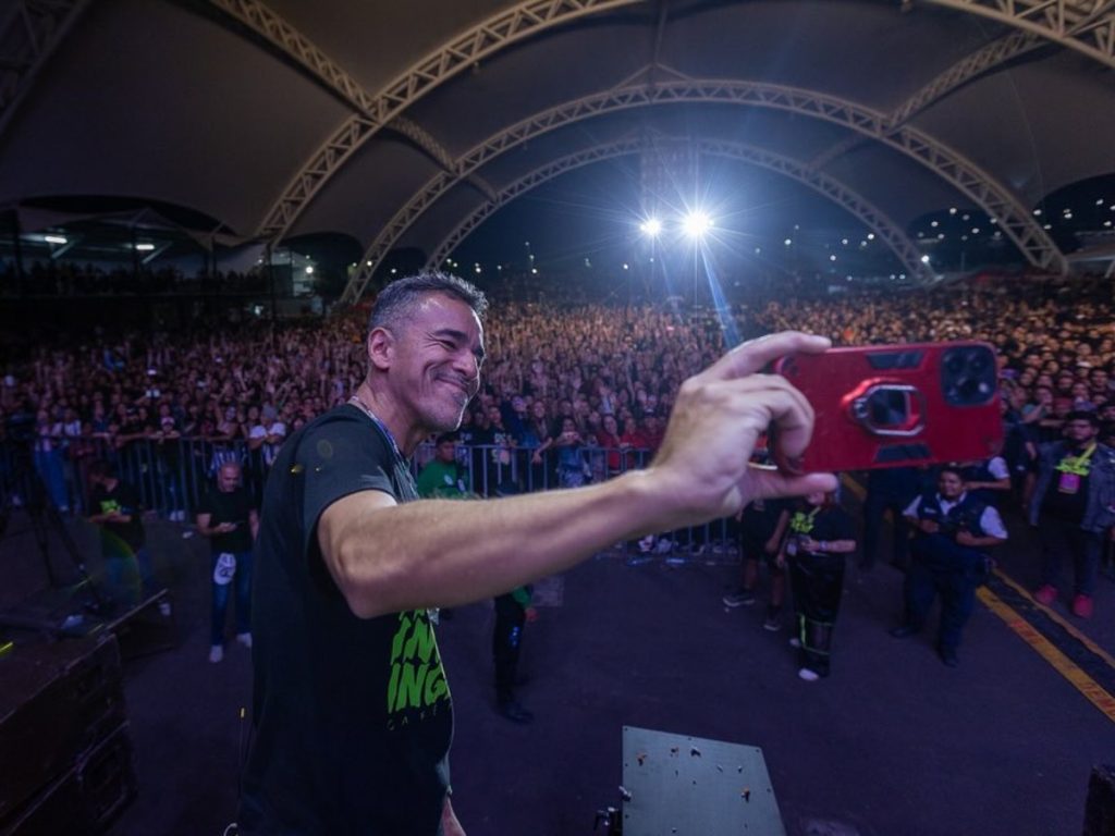 Rubén Albarrán, vocalista de Café Tacvba, explicó en redes sociales las razones éticas por las que la banda pidió retirar su música de Spotify. Fotografía/ Facebook