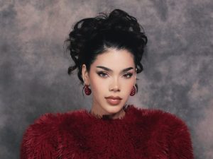 Kenia Os sorprendió a sus seguidores con un video que anuncia su regreso musical en 2026.