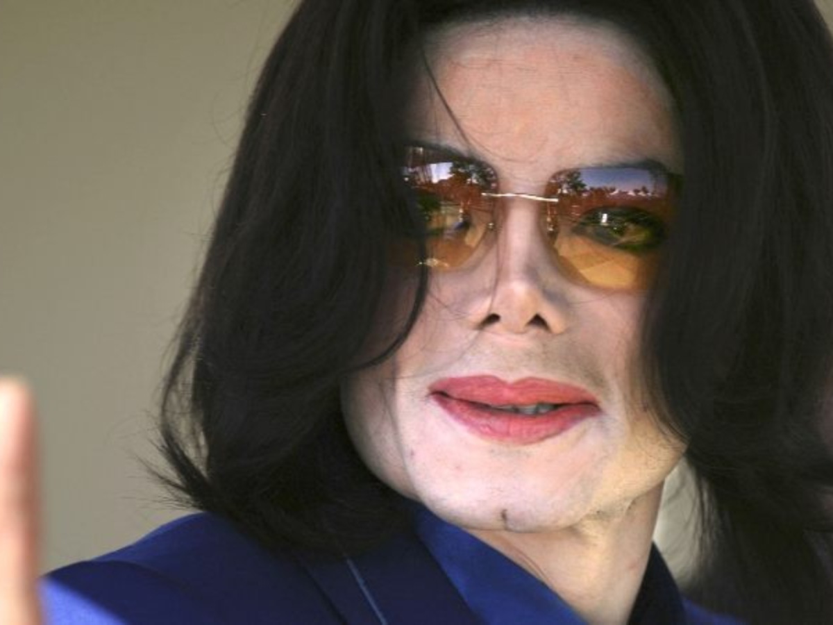 Michael Jackson en una aparición pública tras las polémicas que afectaron su imagen y profundizaron su aislamiento