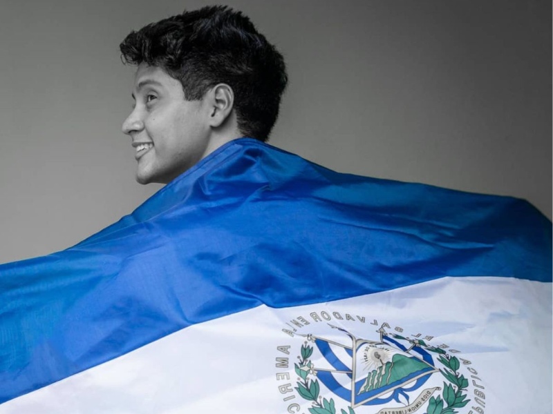 Iván Bustillo, youtuber salvadoreño conocido como Little Viejo, anunció su regreso a YouTube tras casi tres años sin publicar en su canal principal.