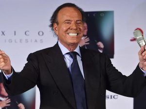 Julio Iglesias prepara su defensa tras denuncias sexuales