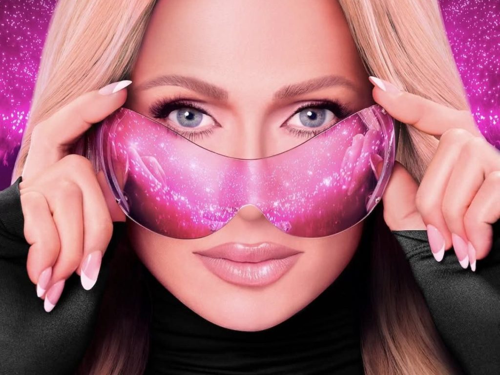 La empresaria y DJ presenta Infinite Icon: A Visual Memoir, un documental en el que revisita el impacto emocional de la fama y recupera el control de su narrativa. Imagen/ Paris Hilton