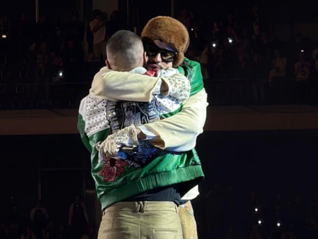 Ciudad de México se convirtió en una de las plazas más importantes de la gira, con ocho conciertos y cifras millonarias en el Estadio GNP Seguros. Además de un momento memorable: la reconciliación con J Balvin. Fotografía/ X @PopBase