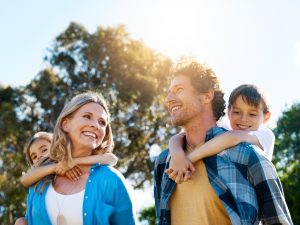 La caída de la natalidad impulsa nuevas propuestas políticas que buscan incentivar la formación de familias y el aumento de nacimientos en Estados Unidos.