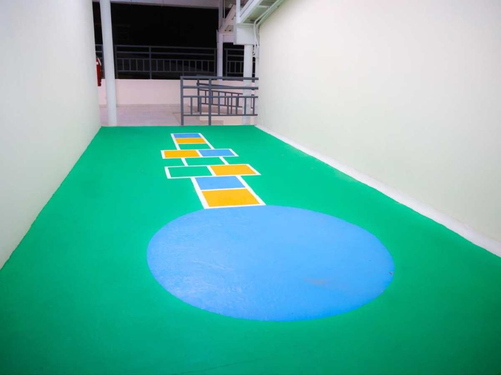 Espacios cívicos y áreas comunes donde los estudiantes desarrollarán actividades culturales y formativas.