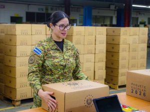 En fotos | Esto incluyen los paquetes escolares 2026